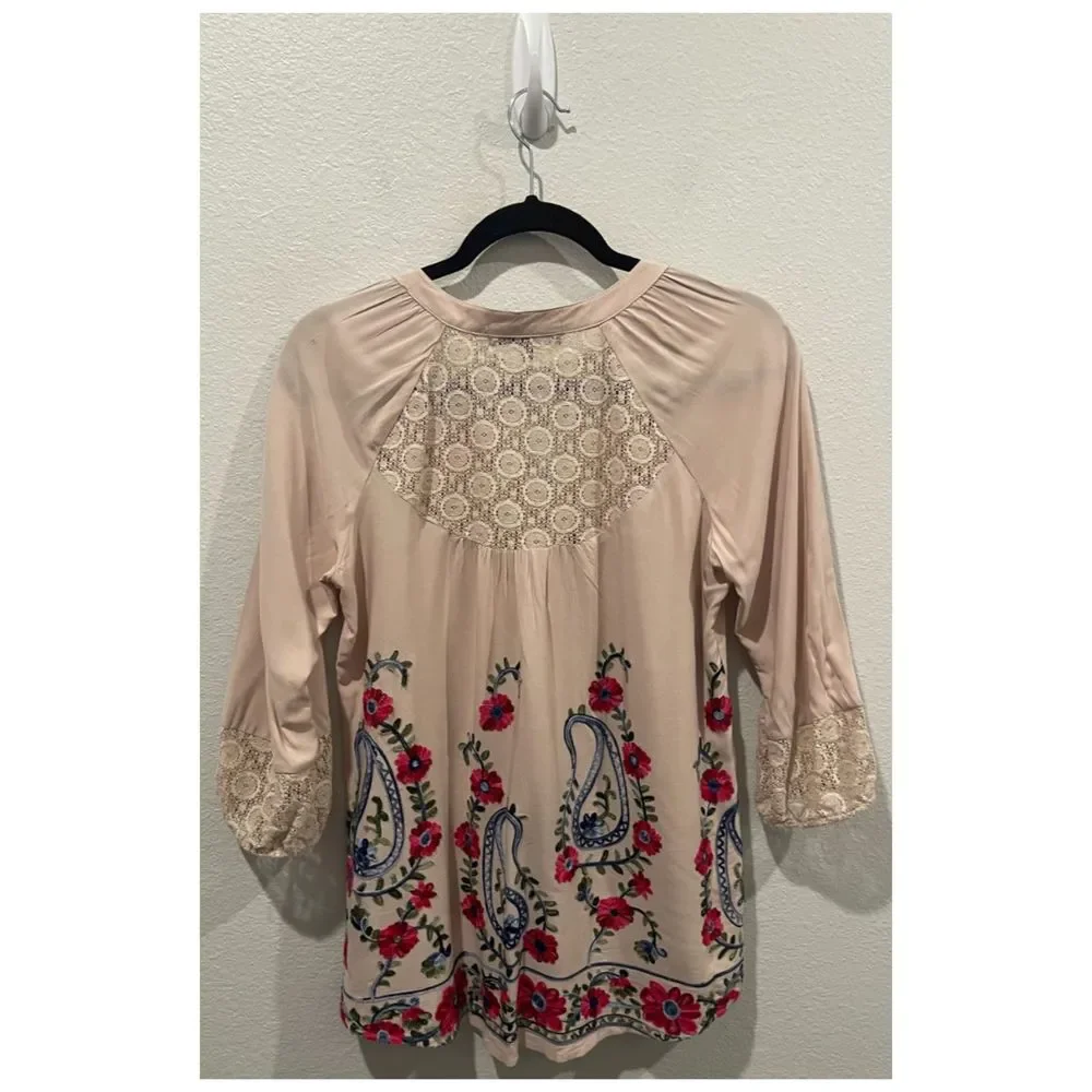 FIGUEROA AND FLOWER Embroidered 3/4 Sleeve Multicolor Floral Cream Blouse - Picture 5 of 6